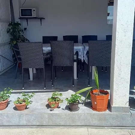 Gazde/Camere de închiriat Casa Saturn *