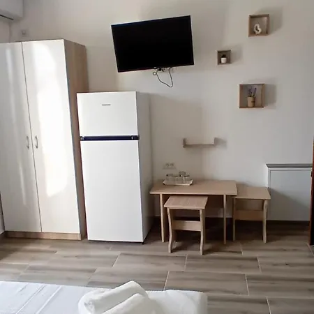 Gazde/Camere de închiriat Casa Saturn