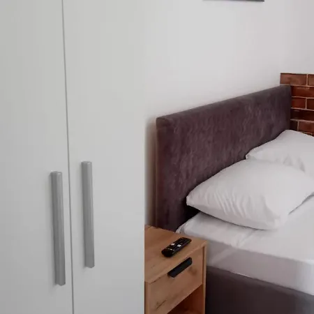 Casa Saturn Gazde/Camere de închiriat *