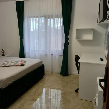 Gazde/Camere de închiriat Casa Saturn