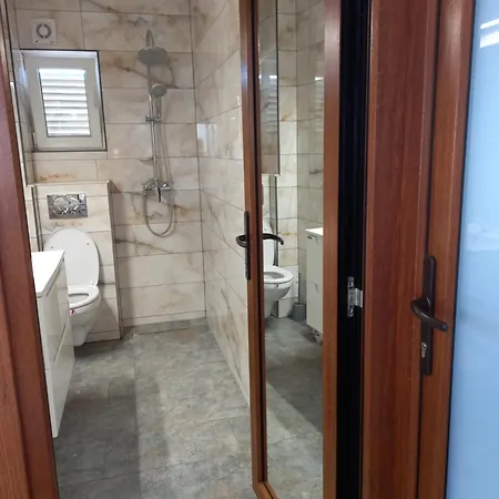 Casa Saturn Gazde/Camere de închiriat *